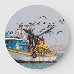 Peru, Los Organos. Fischerboot in Los Organos Große Wanduhr