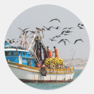 Peru, Los Organos. Fischerboot in Los Organos Runder Aufkleber