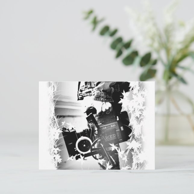 Pessoa Segurando uma câmera dslr Preta Postkarte (Stehend Vorderseite)