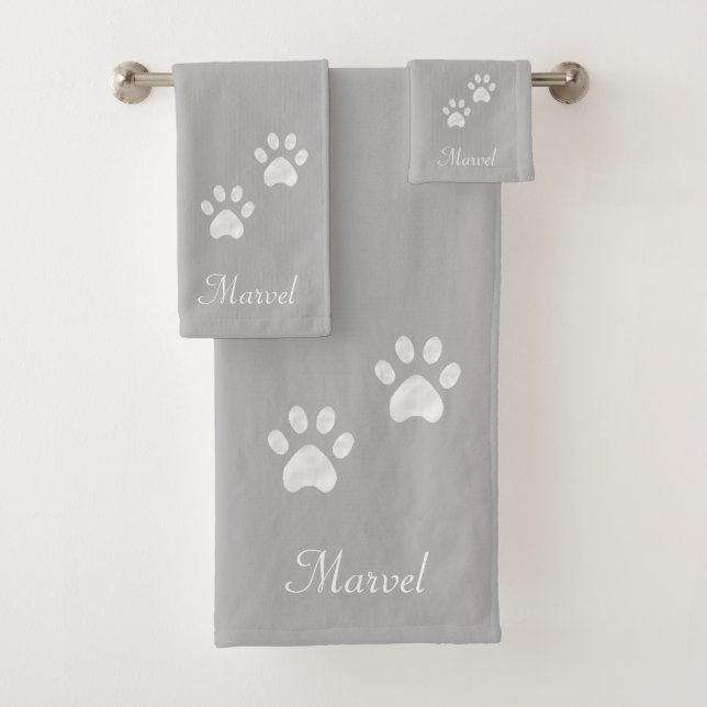 Pet Paws on Light Gray Badhandtuch Set (Insitu)