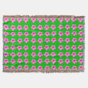 "Petal Serenity: Rosa Hibiskus auf einer grünen Le Decke