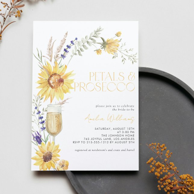 Petals & Prosecco Sonnenblumen Lavendel Brautparty Einladung (Easily personalize this sunflower Petals & Prosecco invite for the perfect fall bridal shower)
