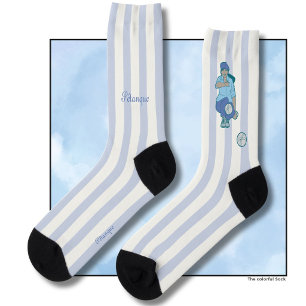 Pétanque, weibliche Kugelspielerin in Blau Socken