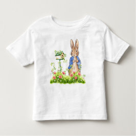 Peter der Kaninchen in seinem Garten Kleinkind T-shirt
