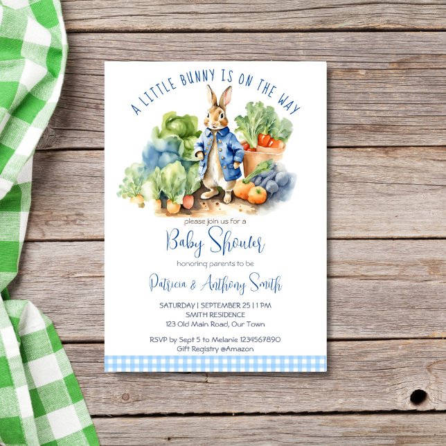 Peter Kaninchen Babydusche Einladung (Peter rabbit baby boy baby shower invitation editable template download cute bunny vegetable garden)