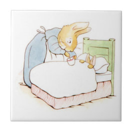 Peter Rabbit in Bed (wird von seiner Mutter Gefütt Fliese