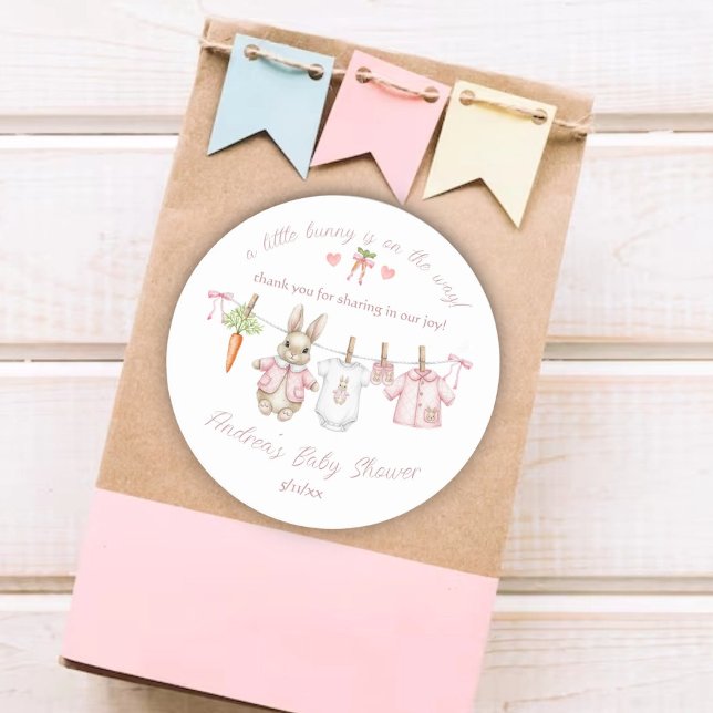 Peter the Rabbit Clothesline Baby Shower Thank You Runder Aufkleber (Von Creator hochgeladen)
