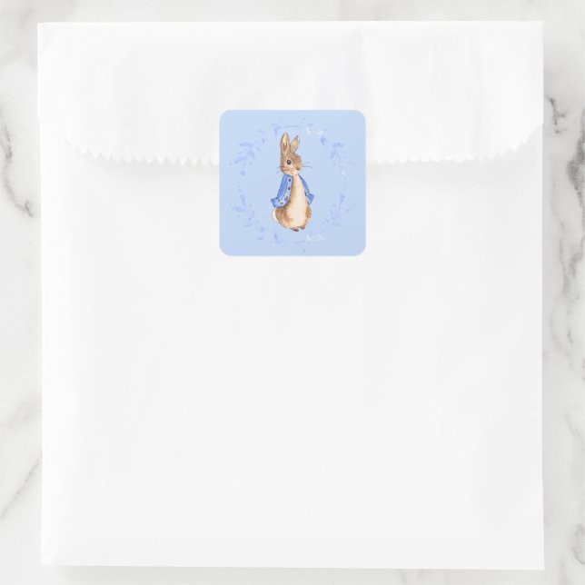 Peter the Rabbit mit Blue Leafy Wreath Quadratischer Aufkleber (Tasche)
