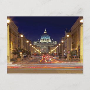 Petersdom gegen Ende der Straße in der Nacht Postkarte