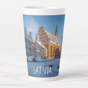 Peterskirche im Winter in Riga, Lettland Milchtasse