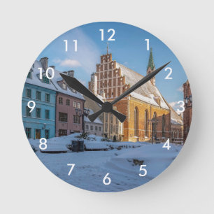 Peterskirche im Winter in Riga, Lettland Runde Wanduhr