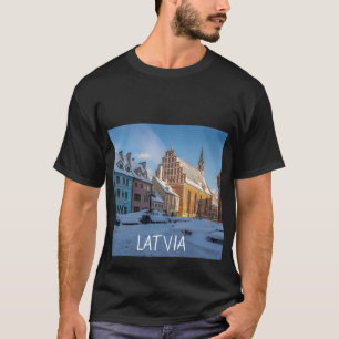 Peterskirche im Winter in Riga, Lettland T-Shirt