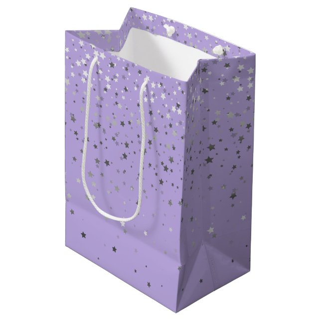 Petite Silver Stars Geschenktasche in Lavendel Mittlere Geschenktüte (Vorderseite Schrägansicht)