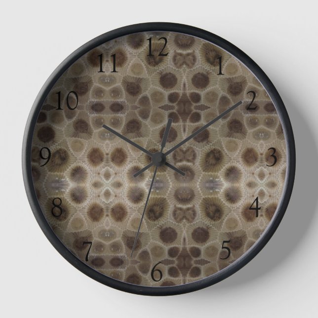 Petoskey Stone Braunsteinmuster Uhr (Vorderseite)