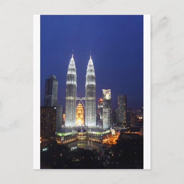 Petronas Türme beleuchtet in der Nacht Kuala Lumpu Postkarte (Vorderseite)