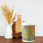 Petunias Asters Garden Gustav Klimt<br><div class="desc">Eine Knochen-China-Tasse mit der schönen Kunstmalerei des österreichischen Künstlers Gustav Klimt (1862-1918),  Blumengarten (um 1906) oder Bauerngarten. Eine farbenfrohe Gartenlandschaft aus Petunien,  Astern und anderen Blume aus der Jugendstil-Zeit.</div>