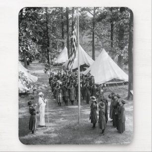 Pfadfinderin Flagge-Anheben: 1919 Mousepad