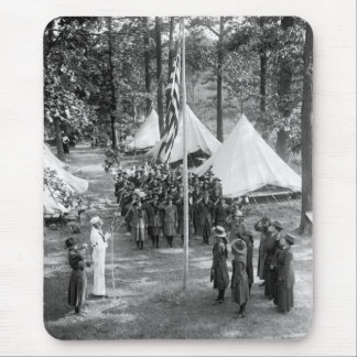 Pfadfinderin Flagge-Anheben: 1919 Mousepad