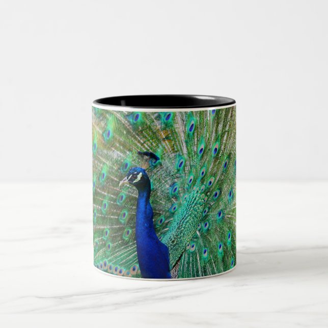 Pfau-Kaffee-Tasse Zweifarbige Tasse (Mittel)