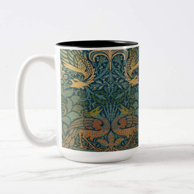 Pfau und Drache, 1878 von William Morris Zweifarbige Tasse (Links)