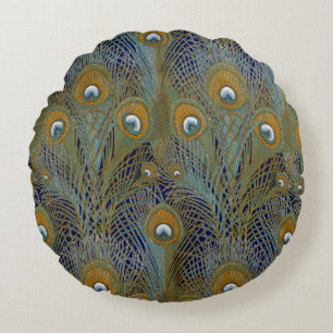 Pfau versieht Kissen mit Federn