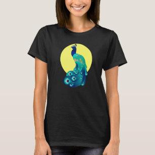 Pfaue, die auf dem Tier von Baumvögeln stehen T-Shirt