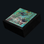 Pfauenfeathers Damask Hochzeitstag Schmuckschachtel<br><div class="desc">Die Personalisierte Schmuckbox oder die Gedächtnisbox - Elegante Weihnachtsgeschenke zum Geburtstag oder Valentinstag Geschenke zum Hochzeitsfeiern - im Custom Designer für Black Lacquer aufbewahren</div>