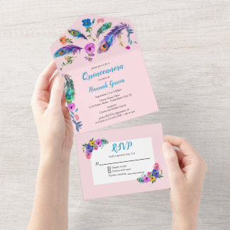 Pfauenfeder- und Blumen-Quinceañera in Rosenholzro All In One Einladung