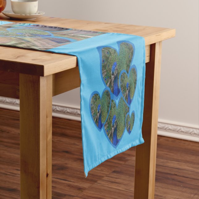 Pfauenwinkel mit Feathers Pattern Tischläufer (Beispiel)