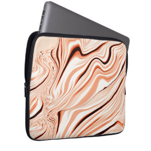 Pfeffer in beigen, gebogenen, braunen Flaschen Laptopschutzhülle