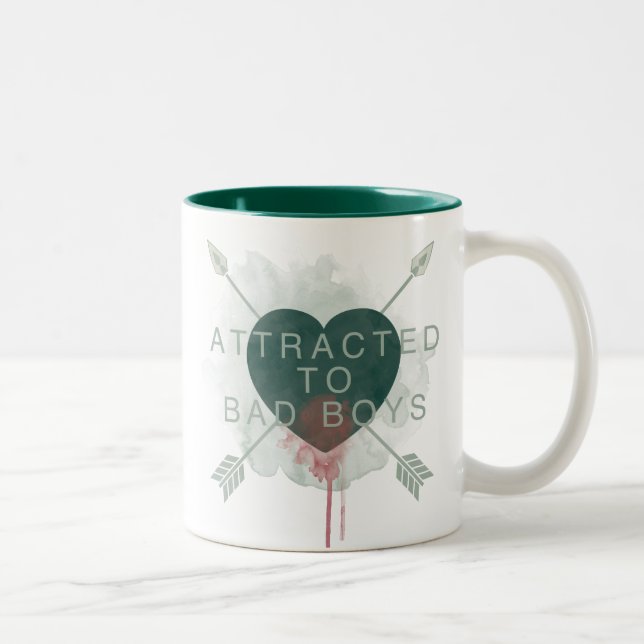 Pfeil | "Attracted to Bad Boys" durchbohrtes Herz Zweifarbige Tasse (Rechts)