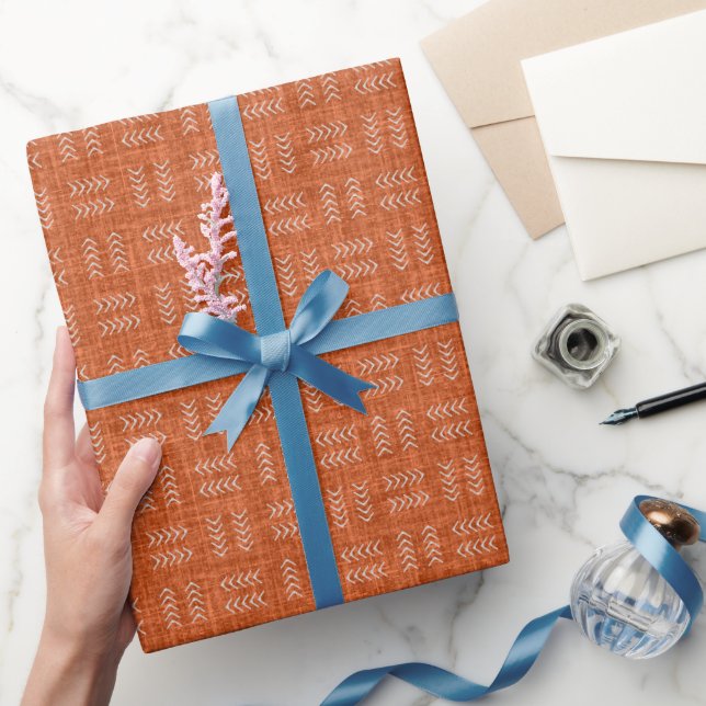 Pfeile auf dunkeloranger Leinwand Geschenkpapier (Schenken)