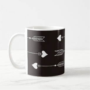 Pfeile, Herzen, abstraktes Vintages Muster. Kaffeetasse
