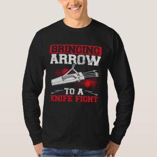 Pfeile in ein Messerduell bringen Bogen Pfeil Boge T-Shirt