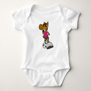 Pferd als Fußballspieler mit Fußball Baby Strampler