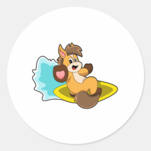 Pferd als Surfer mit Surfbrett Runder Aufkleber