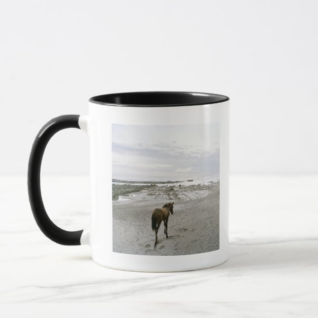 Pferd, das auf den Strand geht Tasse (Links)