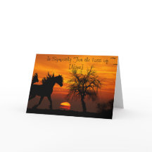 Pferd, das frei am Sonnenuntergang läuft