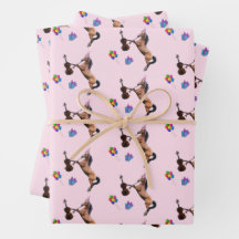 Pferd, das zum Geburtstag Geige spielt