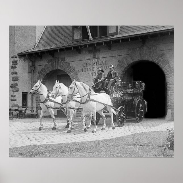 Pferd Gezeichnet Feuerwehrmann, 1922. Vintages Fot Poster (Vorne)