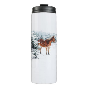 PFERD IM FALLENDEN SCHNEE THERMOSBECHER