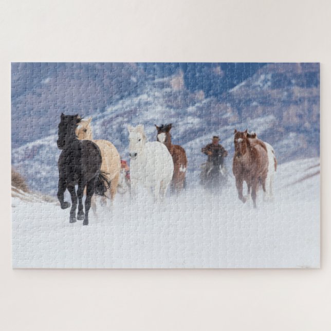 Pferd läuft durch den Schnee Puzzle (Horizontal)