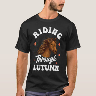 Pferd Reiter Bauer Reitet Durch Den Herbst T-Shirt