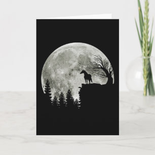 Pferd steht auf dem Berg Gruselig Halloween Mond Karte