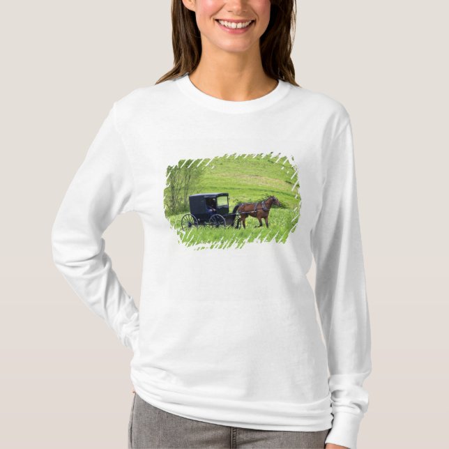 Pferd und Buggy in der Nähe von Berlin, Ohio. T-Shirt (Vorderseite)