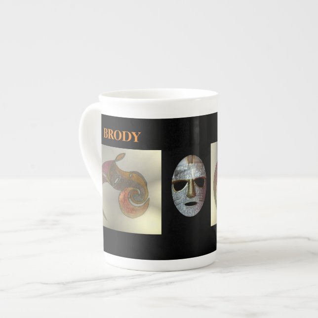 Pferd und Krieger Prozellantasse (Vorderseite Links)