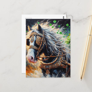 Pferd zieht eine Last von Kleeblättern Postkarte