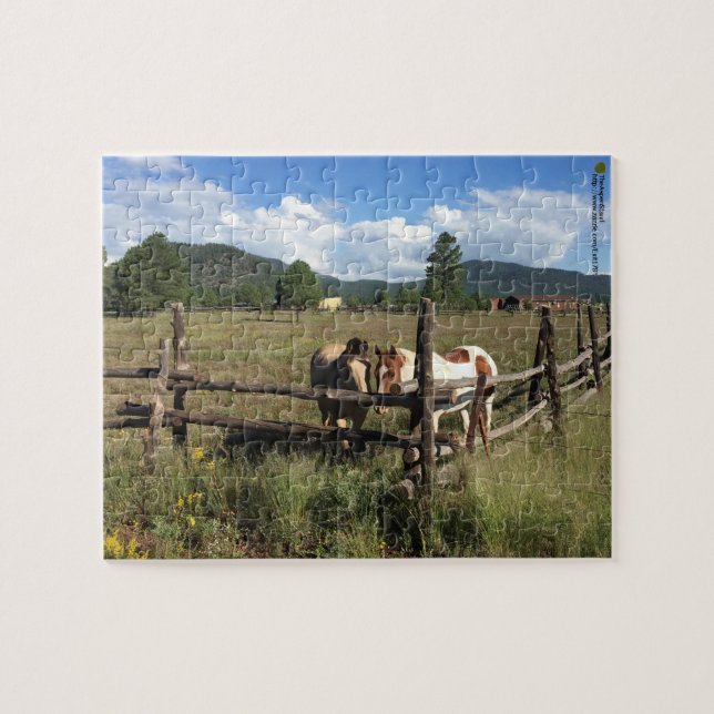 Pferde an der rustikalen Holzumzäunung Fotografie Puzzle (Horizontal)