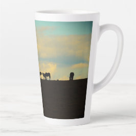 Pferde auf dem Hügel Milchtasse