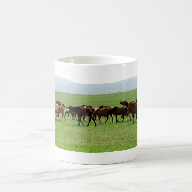 Pferde auf Weide - Landschaftsfotografie Kaffeetasse (Mittel)